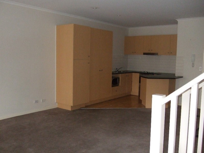32/11-19 Hewish Road, Croydon VIC 3136