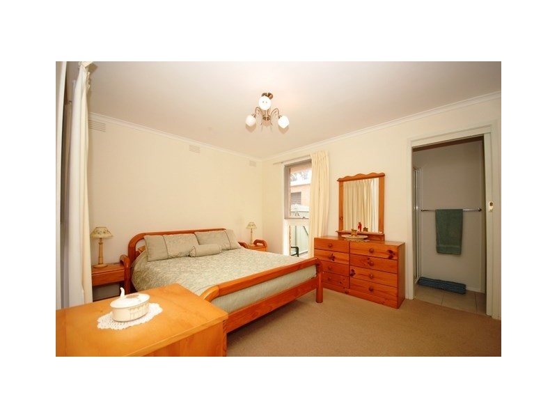 15 Corrong Crescent, Mooroolbark VIC 3138