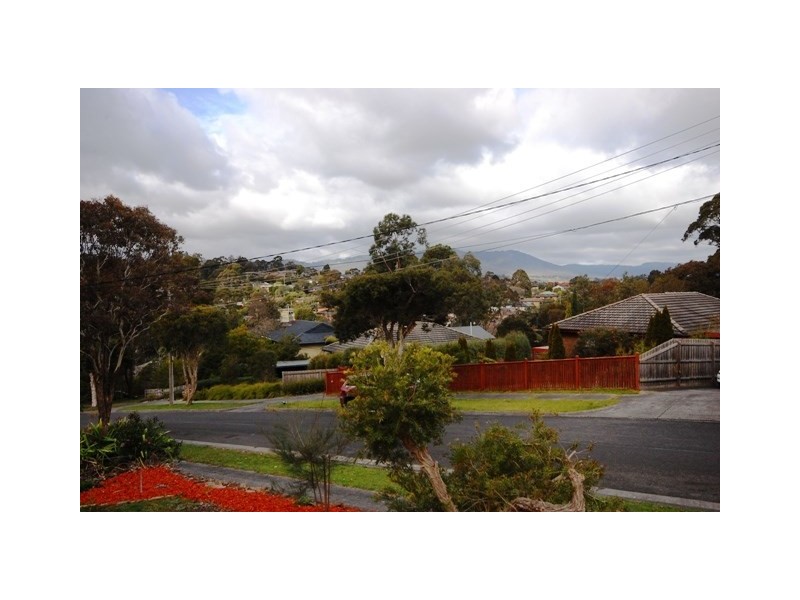 15 Corrong Crescent, Mooroolbark VIC 3138