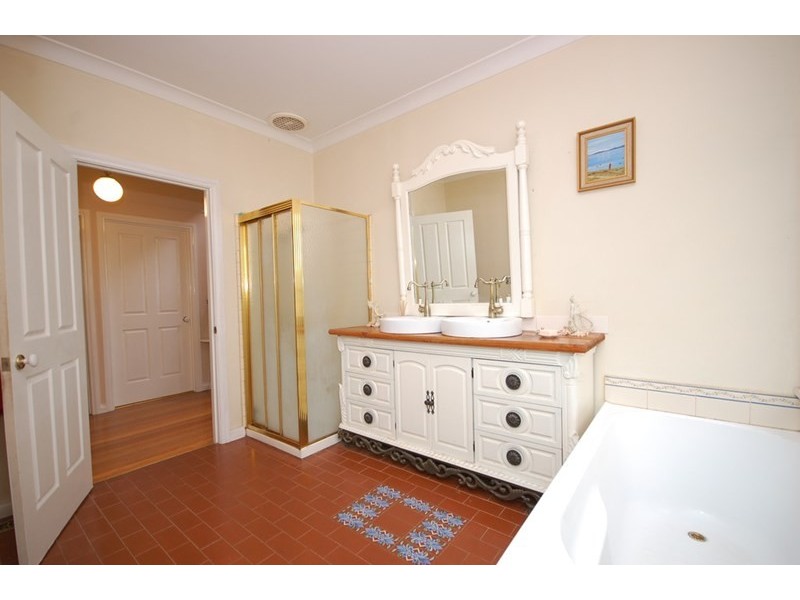 8 Kuyura Road, Mount Evelyn VIC 3796