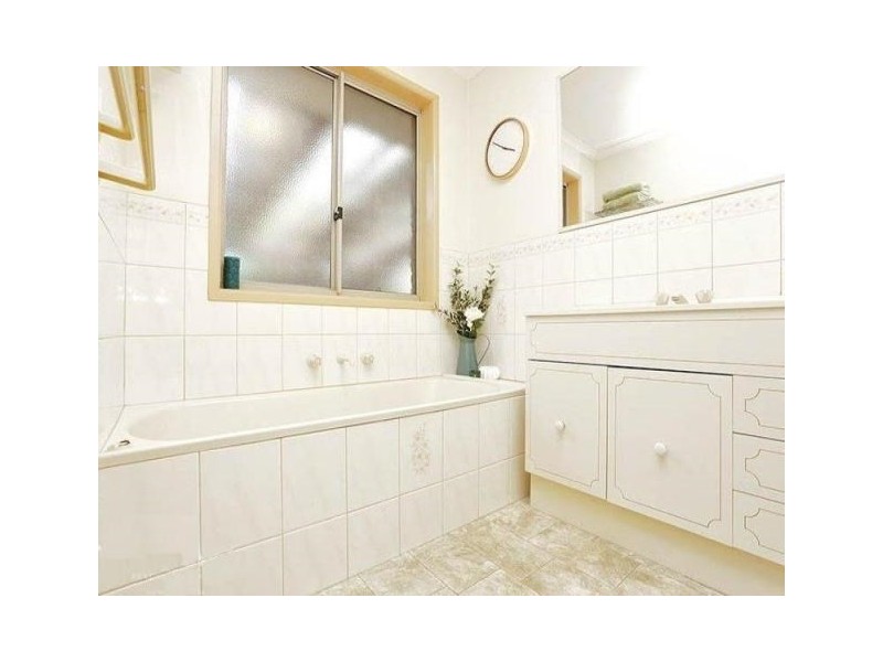 8 Woodridge Close, Montrose VIC 3765