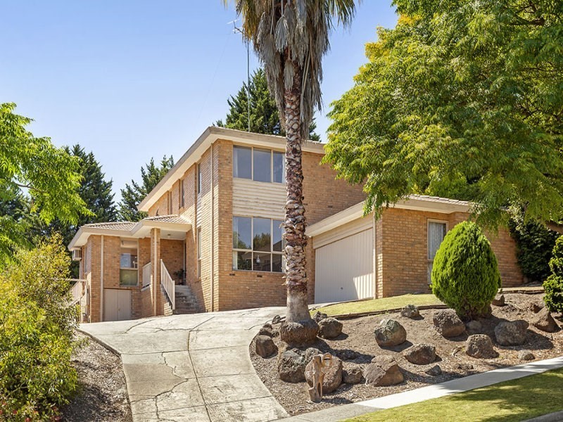 27 Kirkford Drive, Mooroolbark VIC 3138