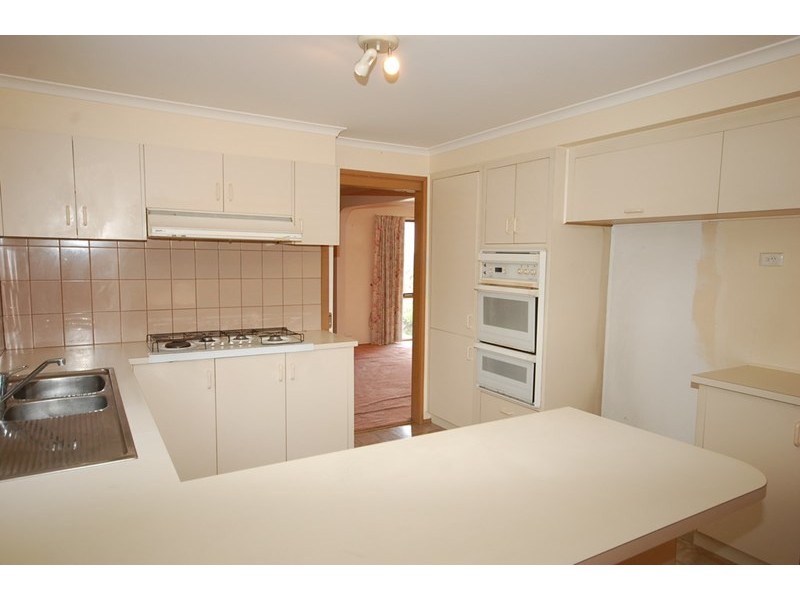 27 Kirkford Drive, Mooroolbark VIC 3138