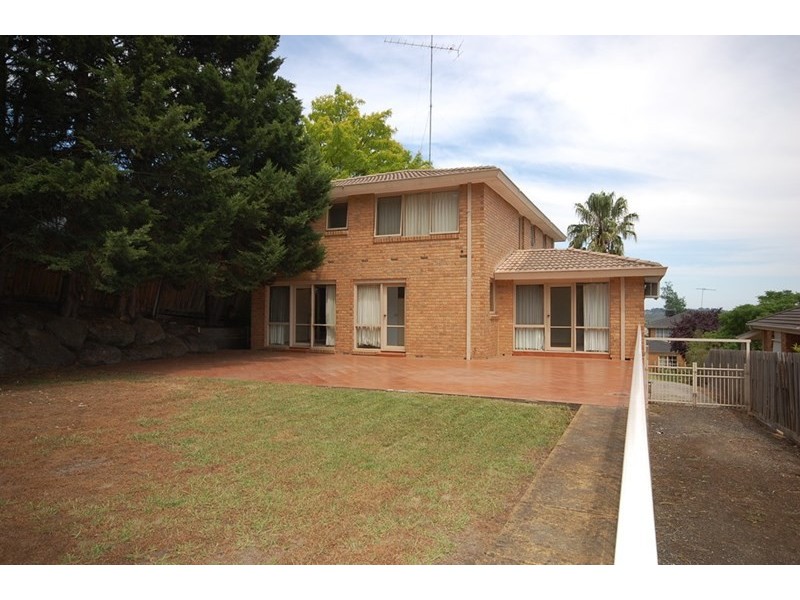 27 Kirkford Drive, Mooroolbark VIC 3138