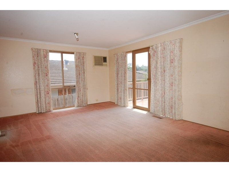 27 Kirkford Drive, Mooroolbark VIC 3138