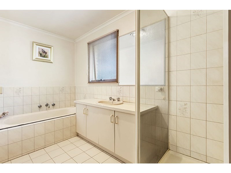 27 Kirkford Drive, Mooroolbark VIC 3138