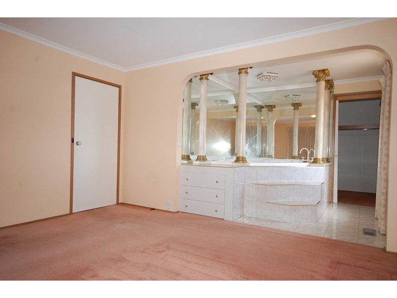 27 Kirkford Drive, Mooroolbark VIC 3138