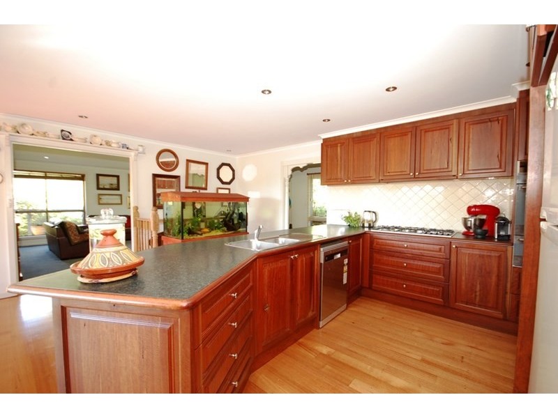 2 Charteris Road, Wandin East VIC 3139