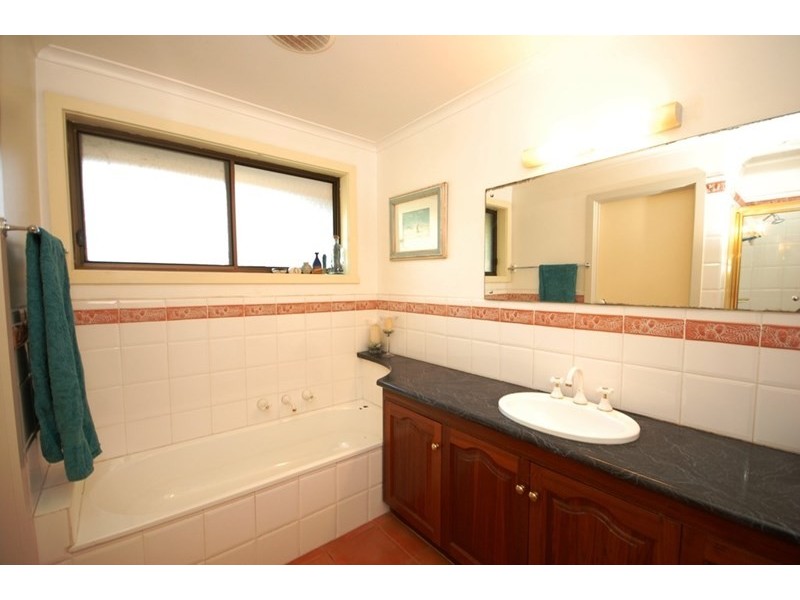 2 Charteris Road, Wandin East VIC 3139