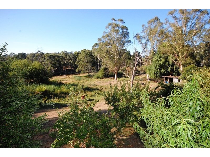 2 Charteris Road, Wandin East VIC 3139