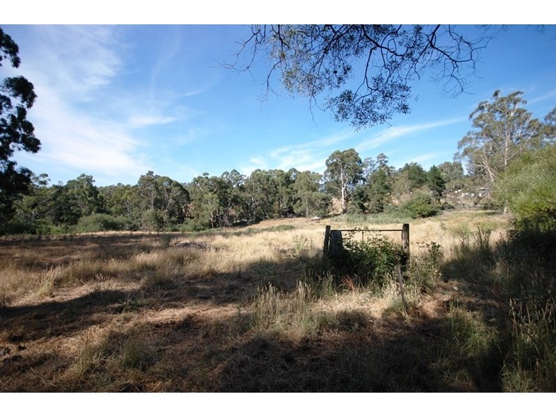 2 Charteris Road, Wandin East VIC 3139