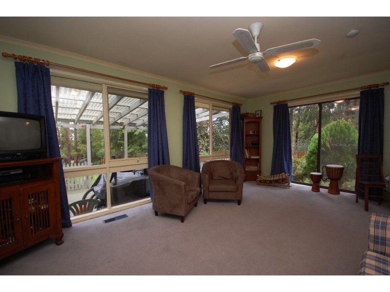 12 Buckmaster Drive, Mount Evelyn VIC 3796