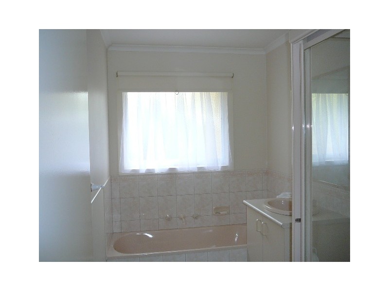 1/1 Huntingdale Drive, Chirnside Park VIC 3116