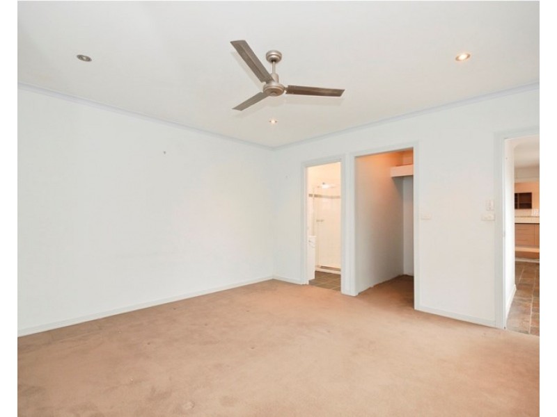 82 Croydondale Drive, Mooroolbark VIC 3138