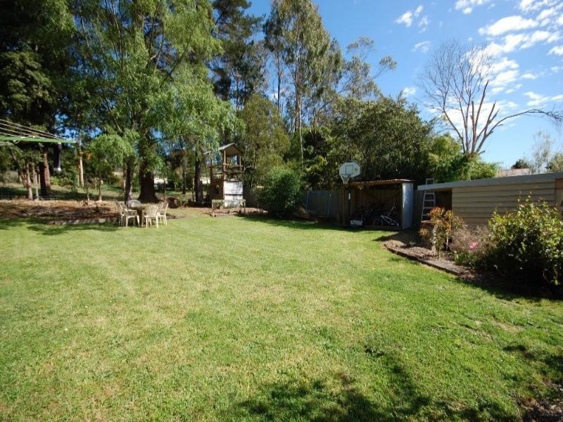 17 Buckmaster Drive, Mount Evelyn VIC 3796