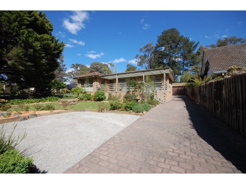 17 Buckmaster Drive, Mount Evelyn VIC 3796