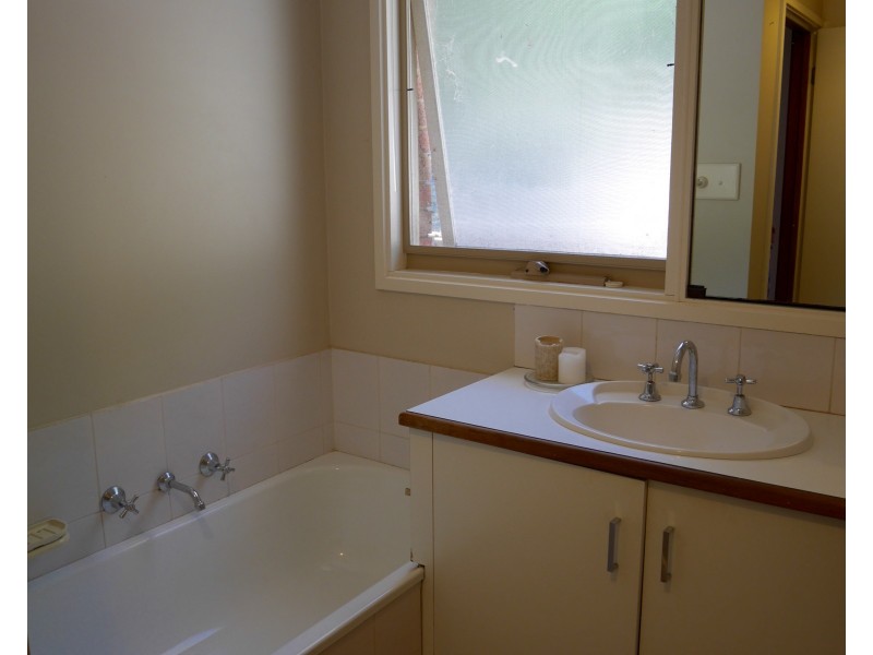 66 Commercial Road, Mount Evelyn VIC 3796