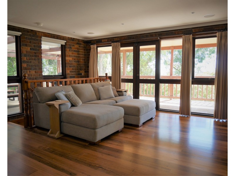 4 Johns Crescent, Mount Evelyn VIC 3796