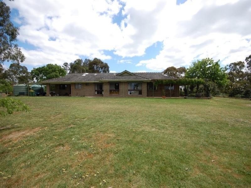 8 Honeysuckle Way, Chirnside Park VIC 3116