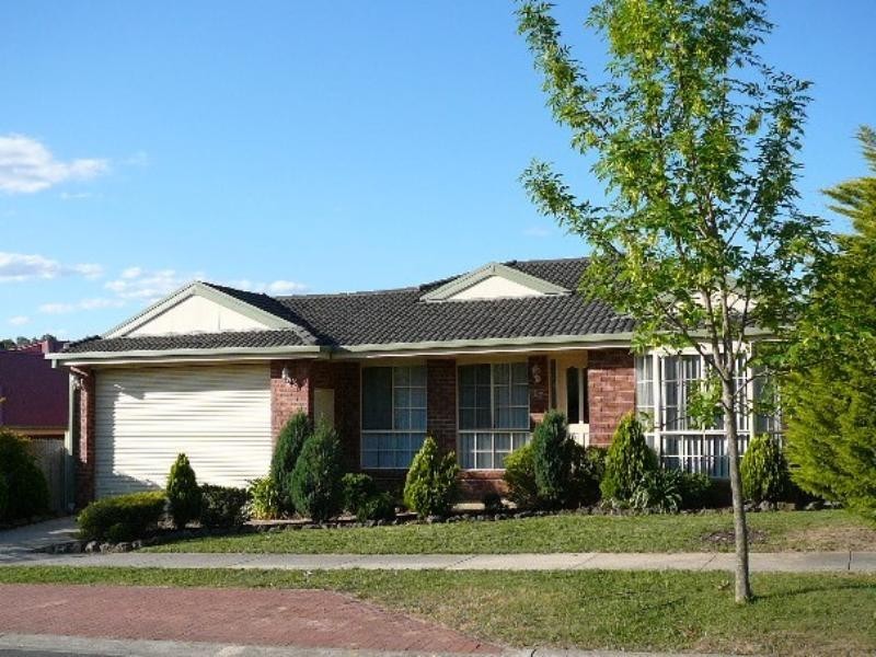 27 Blue Ridge Drive, Mooroolbark VIC 3138