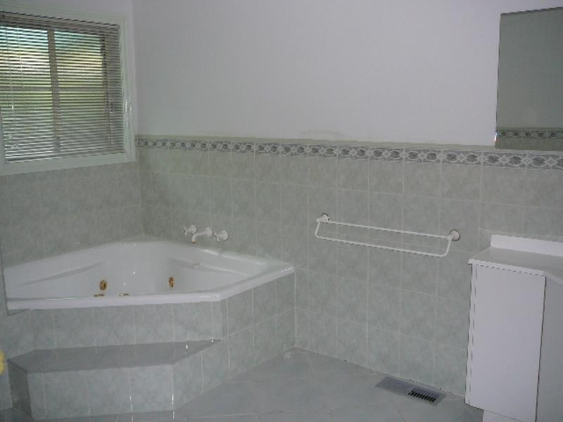 27 Blue Ridge Drive, Mooroolbark VIC 3138