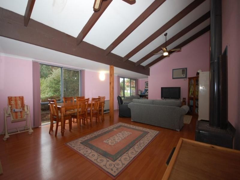 22 Old Warburton HigHighway, Seville VIC 3139