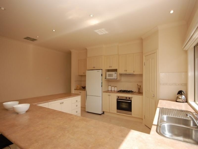 27 Lily Road, Lilydale VIC 3140