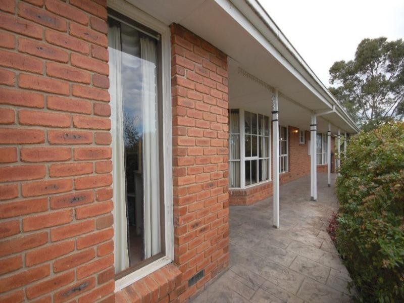 1 Chevalier Crescent, Mooroolbark VIC 3138
