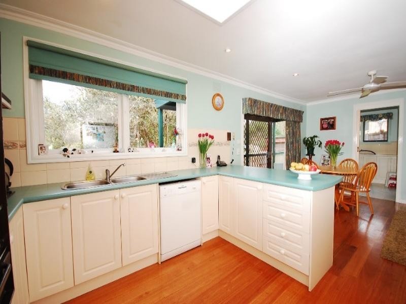 4 Stewart Avenue, Wandin North VIC 3139