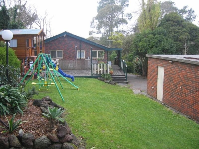 4 Stewart Avenue, Wandin North VIC 3139