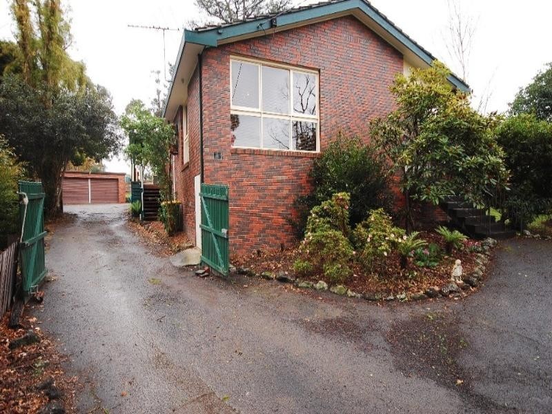 4 Stewart Avenue, Wandin North VIC 3139