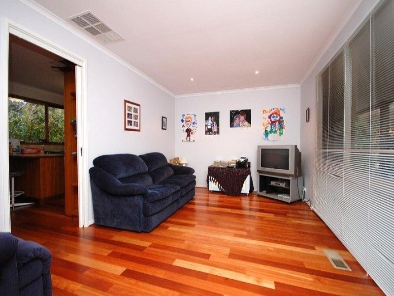 10/27 Central Avenue, Croydon South VIC 3136