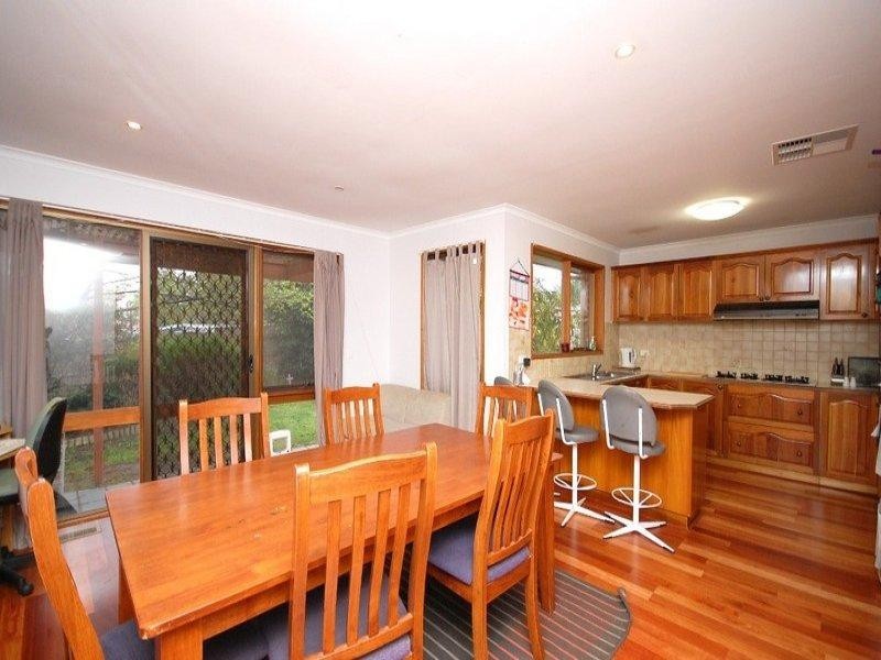 10/27 Central Avenue, Croydon South VIC 3136