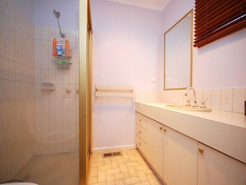 10/27 Central Avenue, Croydon South VIC 3136