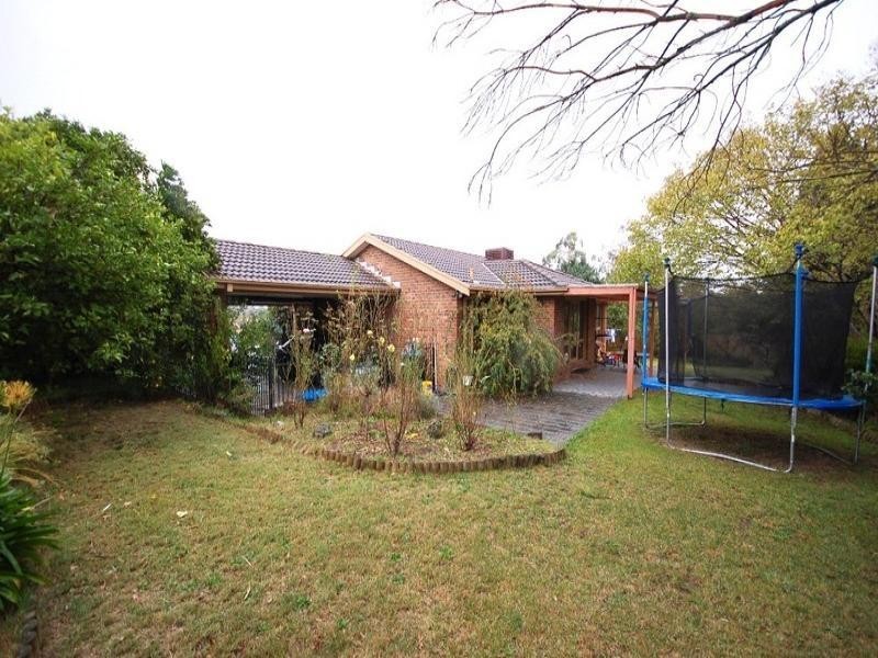 10/27 Central Avenue, Croydon South VIC 3136