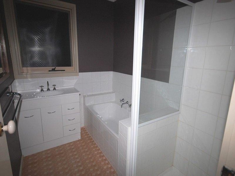 32 Churchill Drive, Mooroolbark VIC 3138