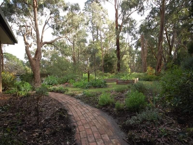 4 Aqueduct Avenue, Mount Evelyn VIC 3796