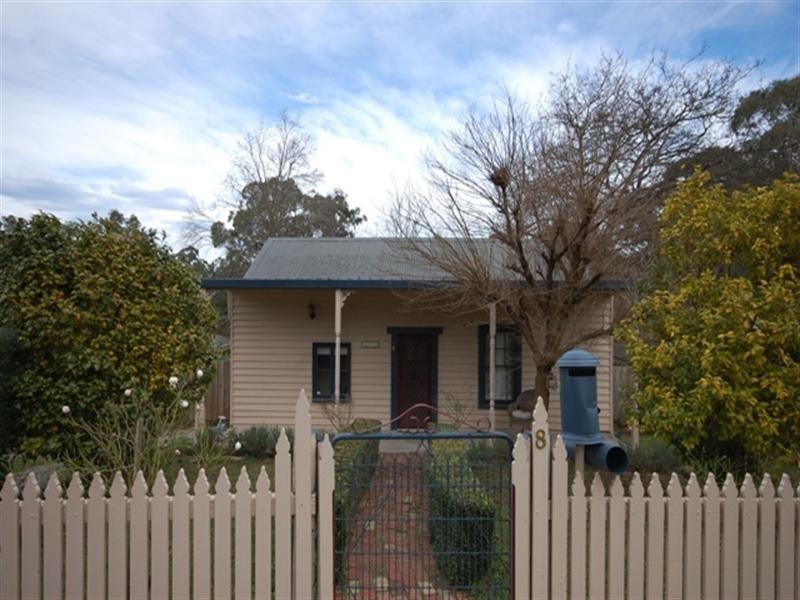 8 Fernhill Road, Mount Evelyn VIC 3796