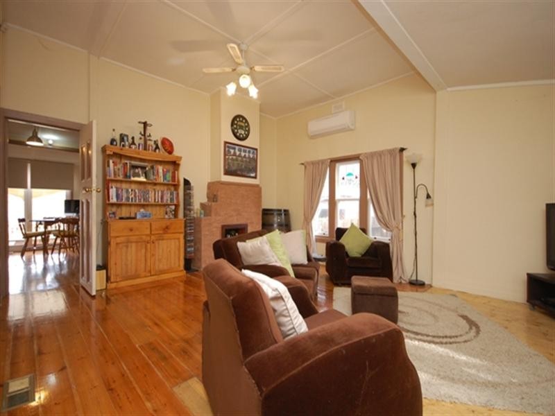 8 Fernhill Road, Mount Evelyn VIC 3796