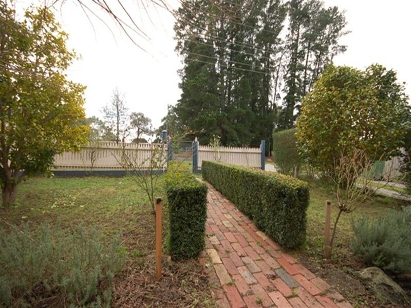 8 Fernhill Road, Mount Evelyn VIC 3796