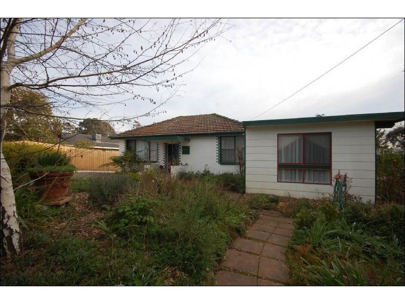 6 George Street, Wandin North VIC 3139