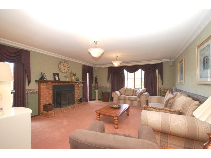 1 Chevalier Crescent, Mooroolbark VIC 3138