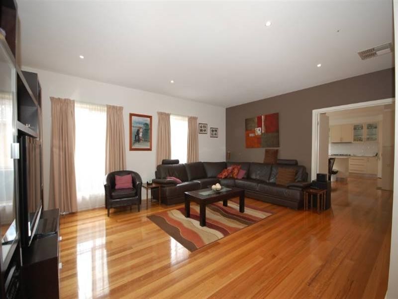 6a Wyuna Walk, Mooroolbark VIC 3138