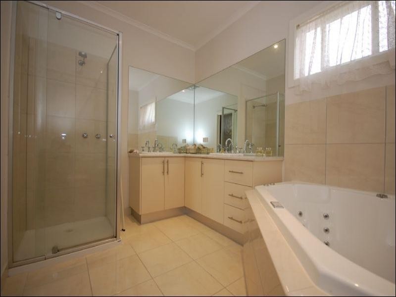 6a Wyuna Walk, Mooroolbark VIC 3138