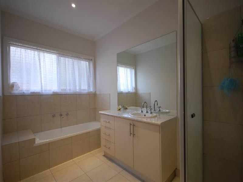 6a Wyuna Walk, Mooroolbark VIC 3138