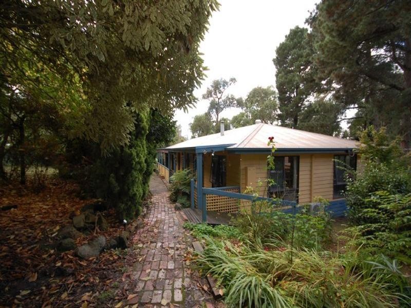 5 Bridgewater Road, Seville East VIC 3139