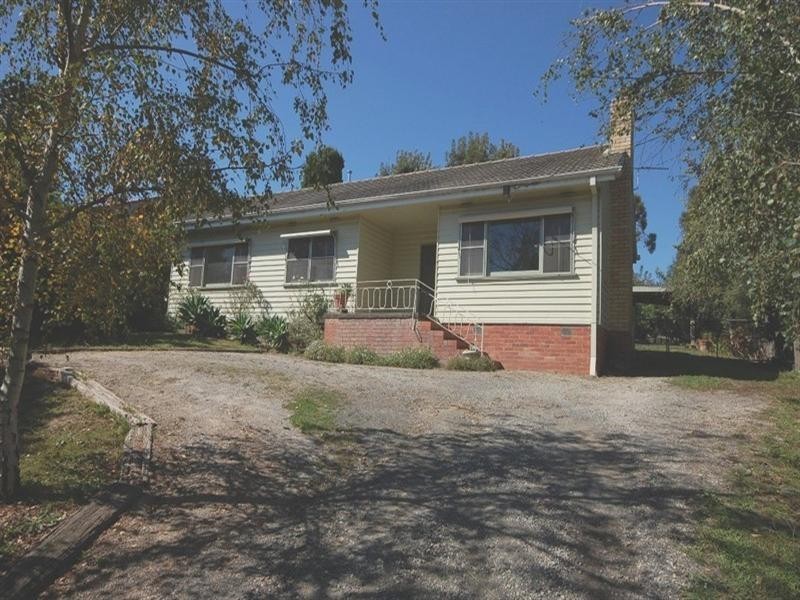 6 Rue De Gare, Wandin North VIC 3139