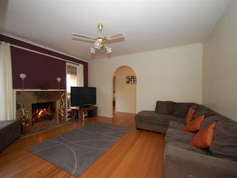 8 Kirtain Drive, Croydon VIC 3136