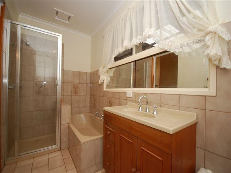 8 Kirtain Drive, Croydon VIC 3136