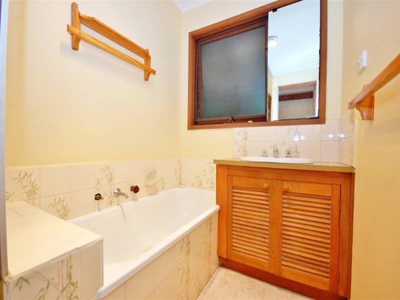 27 Drummond Road, Seville VIC 3139